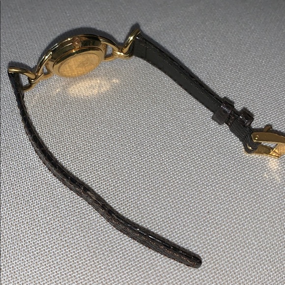 Authentic Gucci Ladies Gold Quartz Wristwatch - Picture 7 of 7